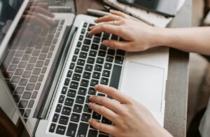 ¿Quieres aprender inglés? SENCE abre nuevos microcursos gratuitos para potenciar tus oportunidades laborales
